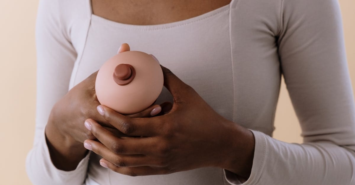 نشانه‌ها و ظاهر سرطان سینه